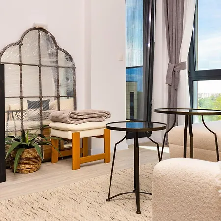 Apartment Exclusive One-bedroom Retreat With Private Parking *