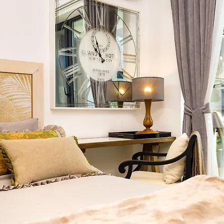 Exclusive One-bedroom Retreat With Private Parking Apartment *