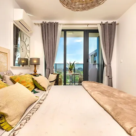 Exclusive One-bedroom Retreat With Private Parking Apartment *