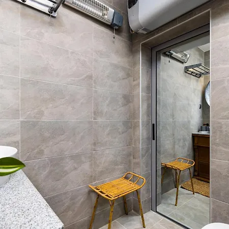 Exclusive One-bedroom Retreat With Private Parking Apartment *