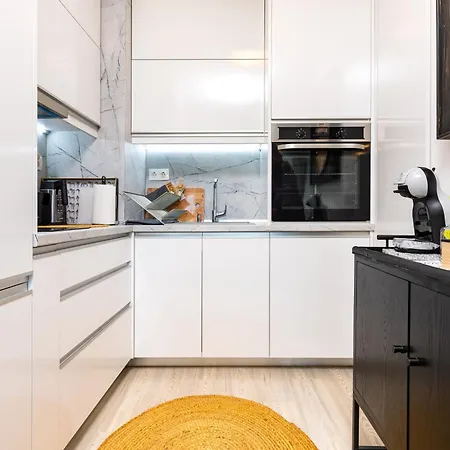 Exclusive One-bedroom Retreat With Private Parking *