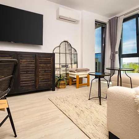 Exclusive One-bedroom Retreat With Private Parking