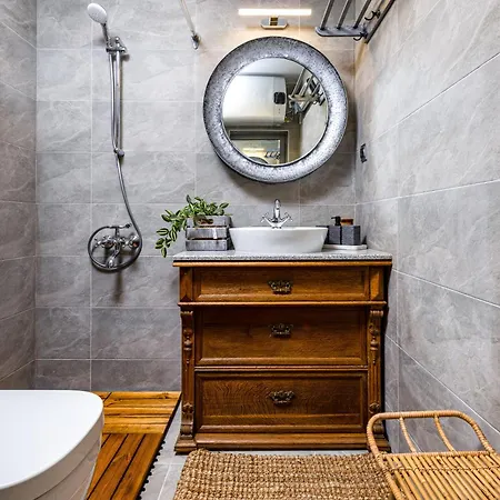 Exclusive One-bedroom Retreat With Private Parking Apartment *
