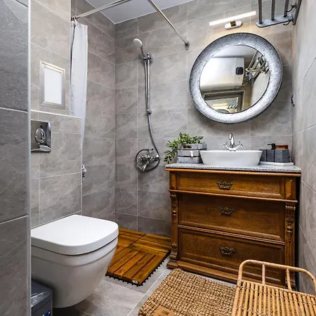 Exclusive One-bedroom Retreat With Private Parking Apartment *