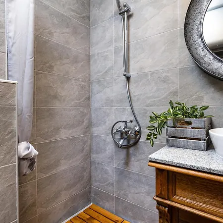 Exclusive One-bedroom Retreat With Private Parking *